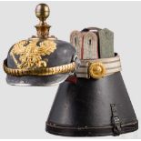 Helm für Offiziere der Artillerie, um 1914 Schwarz lackierte Lederglocke mit rundem Vorderschirm und