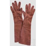 Eva Braun - ein Paar feiner Wildleder-Handschuhe Lange, ungefütterte Handschuhe aus orange-braunem
