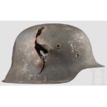 Stahlhelm M 42 Glocke mit feldgrauer Originallackierung und undeutlicher Schlagstempelung "CKL"