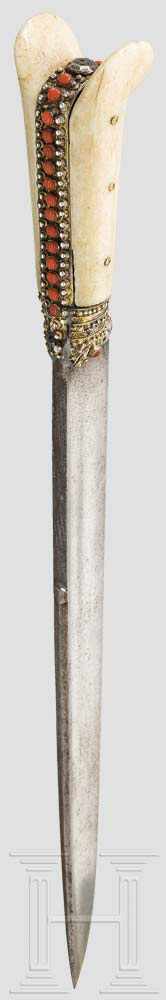 Silbermontierter und korallenbesetzter Bicak, osmanisch, um 1800 Am Rücken T-förmig verstärkte - Image 5 of 6