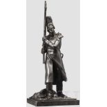 Französischer Grenadier im Russlandfeldzug, Bronze, Frankreich, um 1880 Patinierte Bronze mit fein