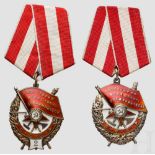 Zwei Rotbannerorden, einer für zweifache Verleihung, Sowjetunion, ab 1935 Silber, vergoldet,