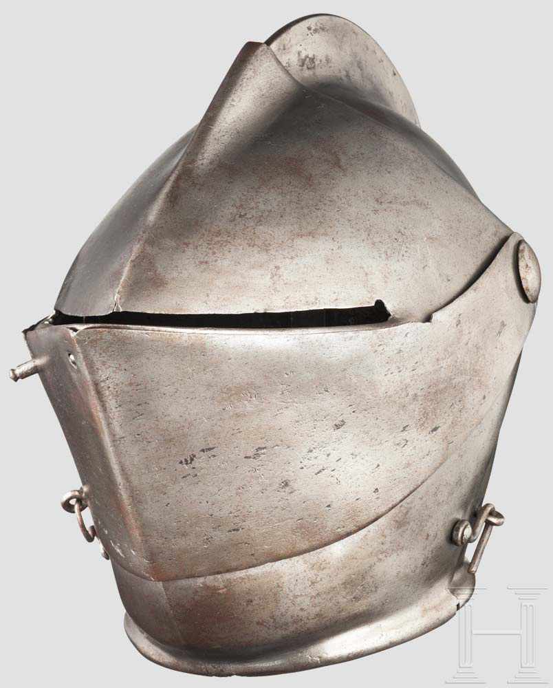 Geschlossener Helm, deutsch oder italienisch, um 1570/80 Einteilig geschlagene Kalotte mit - Image 2 of 9