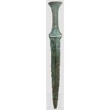 Randleistendolch, Vorderasien, 11. - 10. Jhdt. v. Chr. Bronzedolch mit schmaler, ganz leicht