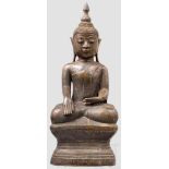 Bronze-Buddha, Thailand, 19. Jh. Dünnwandiger Bronzeguss mit schöner Alterspatina, Kern aus Keramik.
