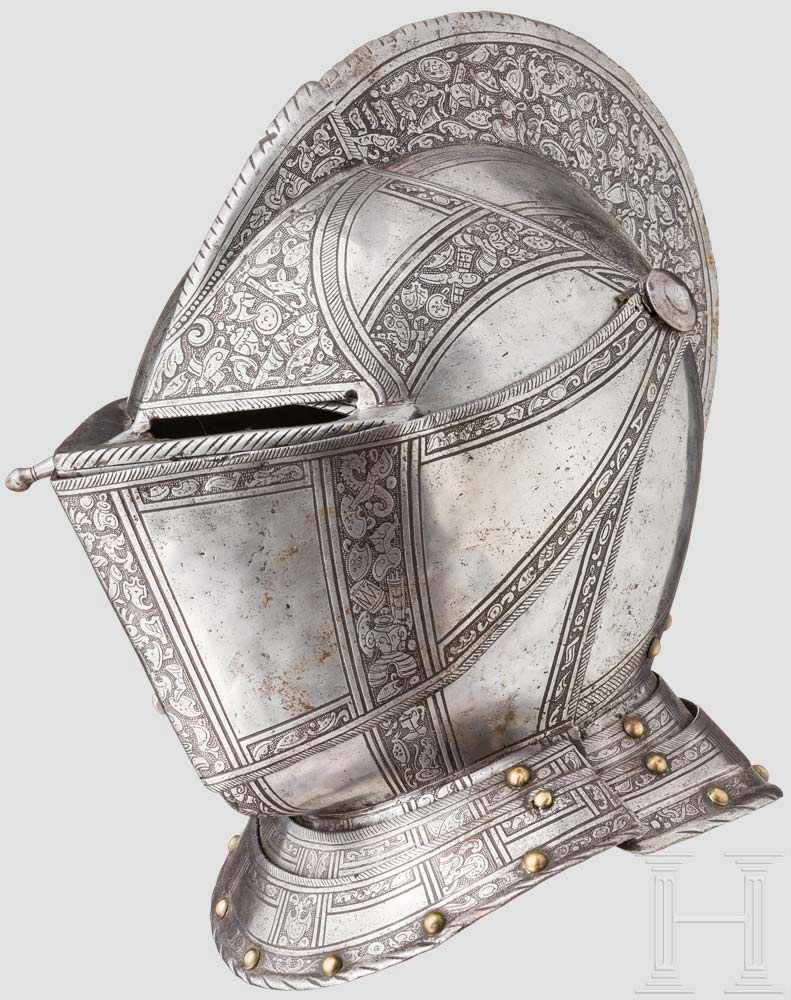 Geätzter Feldharnisch, Mailand, um 1570/80 Mantelhelm mit einteilig geschlagener Kalotte. Hoher, - Bild 11 aus 13