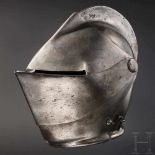 Geschlossener Helm, deutsch oder italienisch, um 1570/80 Einteilig geschlagene Kalotte mit