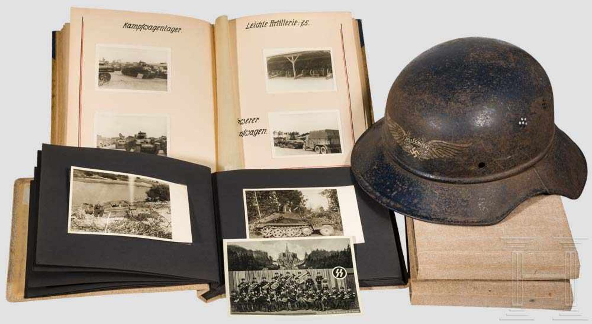 Sammlung Fotoalben, Auszeichnungen, Dokumente und Ausrüstung Ein Luftschutz-Stahlhelm (ohne Futter), - Bild 2 aus 2