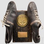 Nationalspieler Ernst Willimowski - Sportschuhe und Plakette Schuhe aus Leder, seitlich weißer