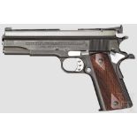 Colt Government Modell, getuned, mit Magazinhalter Kal. .45 ACP, Nr. C194759. Blanker Lauf.