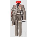 Uniformensemble für einen Oberst der Fallschirmjäger Ausgangsuniform aus orangenem Barett, schwarzer