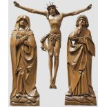 Kreuzigungsgruppe, Schwaben, um 1520 Dreiteilige Gruppe aus Figuren im Halbrelief aus ungefasstem