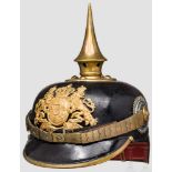 Helm für Angehörige der Infanterie, ab 1897 Schwarz lackierte Lederglocke mit rundem Vorderschirm,