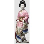 Porzellanfigur "Japanische Dame mit Katze", Japan, erste Hälfte 20. Jhdt. Vollplastische Figur aus
