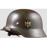 Stahlhelm M 35 des Heeres mit beiden Abzeichen Glocke mit feldgrauer Originallackierung (