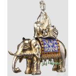 Silberne Guanyin auf Elefant, China, um 1920 Silber, vergoldet. Darstellung der sitzenden Guanyin