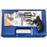 Smith & Wesson Mod. 64-6, "The .38 M & P Stainless", im Koffer Kal. .38 Spl., Nr. CEJ0329. Blanker