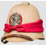 Tropenhelm der Kavallerie mit rotem Manöverband, um 1910 Casco Tropicale Cavalleria