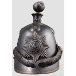 Helm für Angehörige der Jägertruppe des Herzogtums Parma, um 1850 Hohe, schwarz lackierte