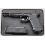 Glock Mod. 24, in Box Kal. .40 S&W, Nr. BBZ461. Nummerngleich. Blanker Lauf, Länge 152 mm. 15-