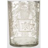 Glas mit geschliffenem Staatswappen von Preußen, um 1800 Mundgeblasenes zylindrisches Trinkglas