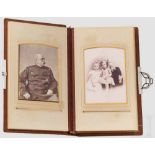 Fotoalbum zum preußischen Herrscherhaus, um 1890 Reich verziertes Album aus gepresstem Leder,