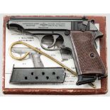 Walther-Manurhin PP, im Karton, Behörde Kal. 7,65 mm, Nr. 376220. Nummerngleich. Blanker Lauf.