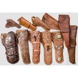 Sammlung Revolverholster 11 Revolverholster aus Leder, teilweise mit feiner, floraler Prägung im