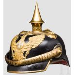 Helm für Reserveoffiziere der Dragoner-Regimenter, um 1900 Schwarz lackierter Lederkorpus mit