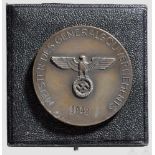 Medaille "Meister des Generalgouvernements 1942" im Etui Nicht tragbare, bronzierte Feinzinkmedaille