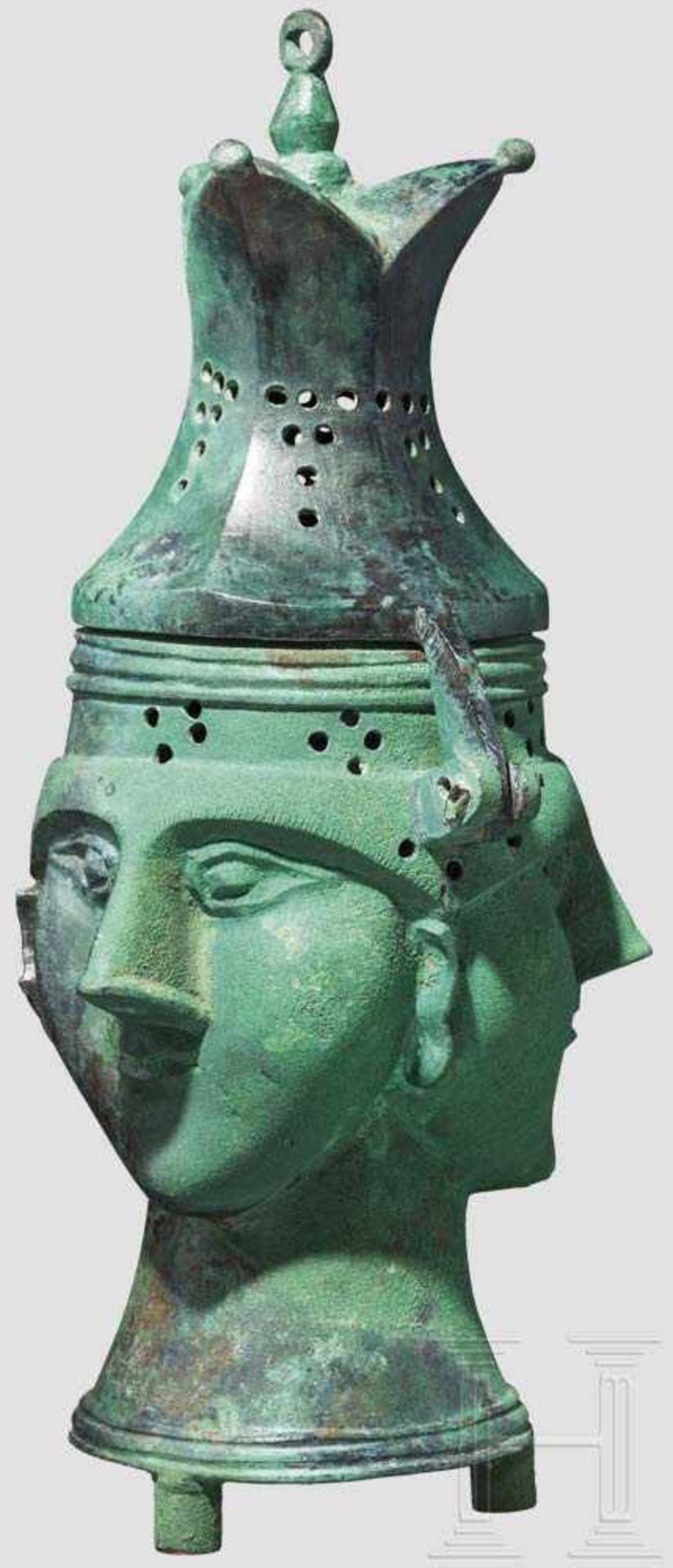 Seldschukisches Räuchergefäß aus Bronze, 12. - 13. Jhdt. Dreigesichtiger Korpus auf konischem - Bild 3 aus 5