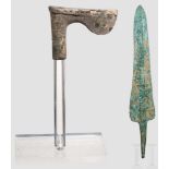 Bronzezeitliches Beil und Spitze mit Angel, Iranisch, spätes 3. Jtsd. v. Chr. Bronzeaxt mit