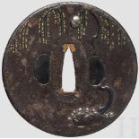 Tsuba, Japan, um 1800 Eiserne Marugata Tsuba im Choshu-Stil. Auf glatter Platte, Takabori