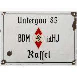 Emailletafel BDM Kassel-Untergau 83 Weiß emaillierte, gewölbte Tafel mit reliefierter, schwarzer