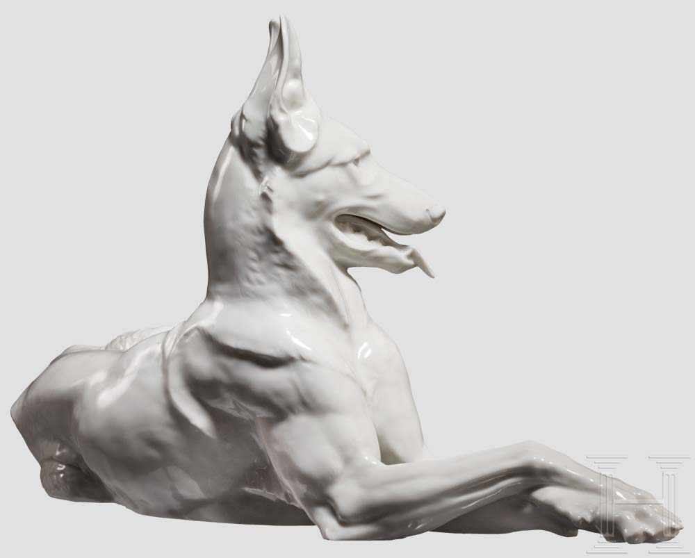 Großer, liegender Schäferhund Weiße, glasierte Porzellanfigur nach einem Entwurf von Professor - Image 2 of 3