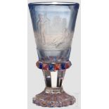 Jagdliches Schliffglas, Wien, um 1830 Gefußter Pokal aus farblosem Glas, die Kuppa hellblau