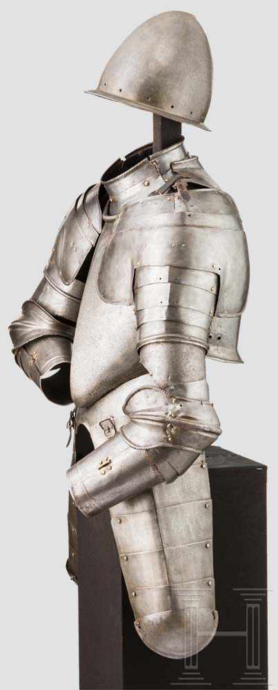 Knechtischer Halbharnisch, deutsch, um 1600 Schützenhaube mit einteilig geschlagener Kalotte, am - Bild 3 aus 5