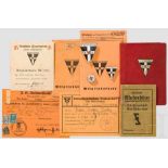 Kleine Sammlung zur NS Frauenschaft Vier Mitgliedskarten, teils mit Einlagen, eine Schutzhülle,