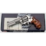 Smith & Wesson Mod. 610, "10 mm Stainless Revolver", im Karton Kal. 10 mm Auto (.40 S&W mit half