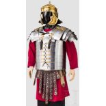Ausrüstung eines römischen Soldaten mit Helm, Panzer und Subarmalis Moderne Nachempfindung der