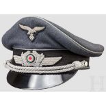 Schirmmütze für Offiziere der Luftwaffe Späte Fertigung aus luftwaffenblauem Gabardine mit schwarzen