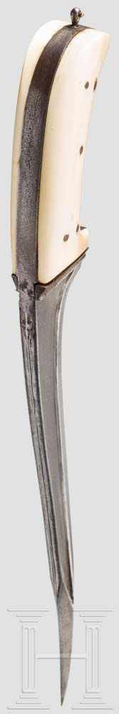 Silbermontierter Pesh-Kabz, Indien, 18. Jhdt. Leicht geschwungene, am Rücken verschnittene und T- - Image 4 of 4
