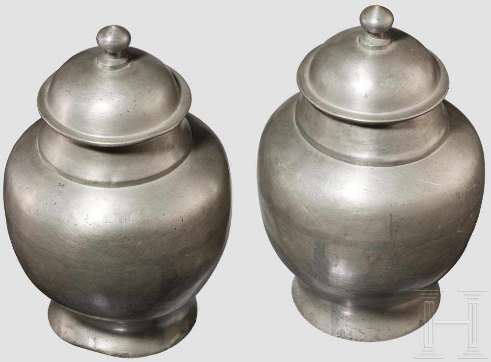 Ein Paar bauchige Behälter aus Zinn, China, 19. Jhdt. Jeweils bauchiger Korpus mit leicht - Image 2 of 3