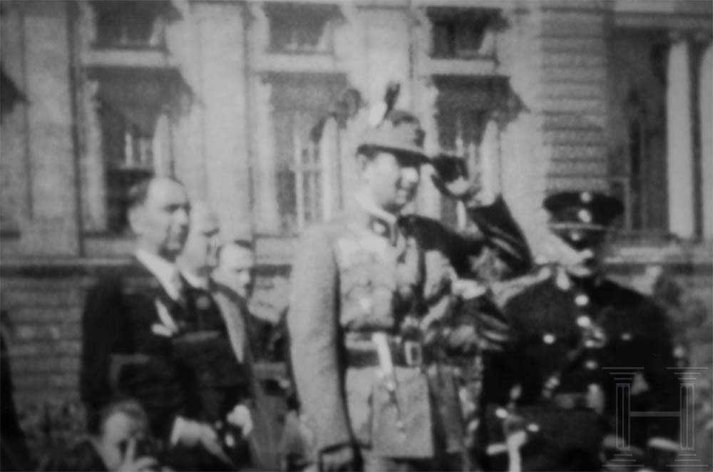 Bundeskanzler Engelbert Dollfuß auf dem Wiener Heldenplatz am 12. September 1933 - 16-mm S/W-Film - Image 3 of 3
