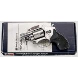 Smith & Wesson Mod. 940-1, "9 mm Centennial Stainless", im Karton Kal. 9 mm Luger, Nr. BSB1785.