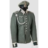 Schirmmütze und Feldbluse für einen Oberfeldwebel im Infanterie-Regiment 17 Schirmmütze aus