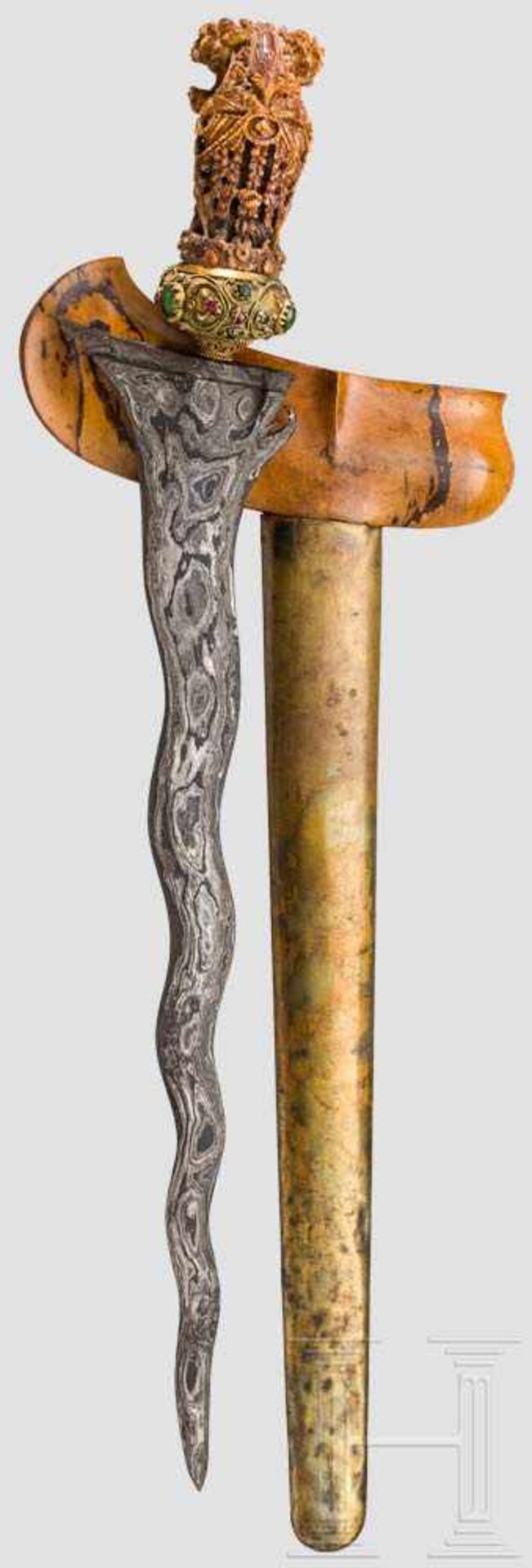 Kris, Madura, vor 1900 Kräftige Klinge aus Damaststahl, mit neun Windungen und ausgeprägtem Pamor. - Bild 2 aus 2