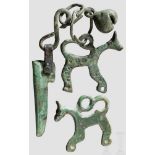 Zwei Amulettanhänger in Tiergestalt, wikingisch, 8. - 10. Jhdt. Zwei ähnlich gestaltete Tieranhänger