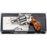 Smith & Wesson Mod. 686, "The .357 Distinguished Combat Magnum Stainless", im Karton Kal. .357 Mag.,