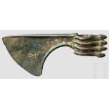 Scheinaxt aus Bronze, Frühe Eisenzeit Luristans, 12. - 11. Jhdt. v. Chr. Schaftröhre mit